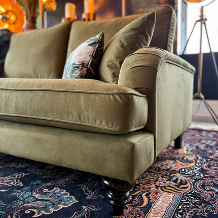 Darcey in Trinity Velvet