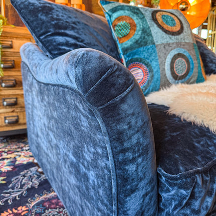 Bugsby in Sunshine Velvet