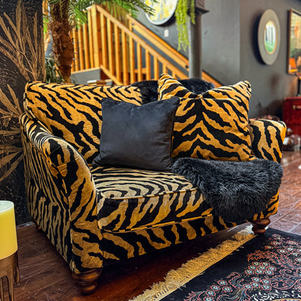 Bugsby Snuggler in zebra gold fitted back