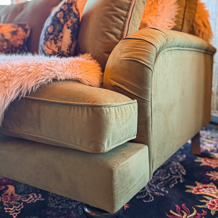 Darcey in Trinity Velvet