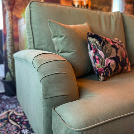 Darcey in Trinity Velvet