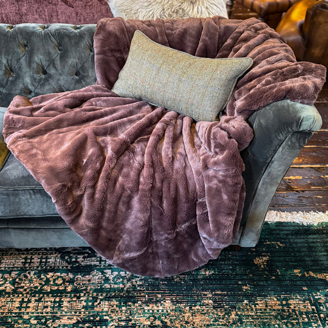 Throw Double Sided Faux Fur in Chocolate Brown