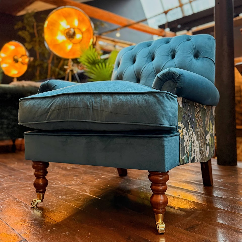 Harvard Chesterfield Armchair in Peacock Teal Velvet – Vintage Sofa