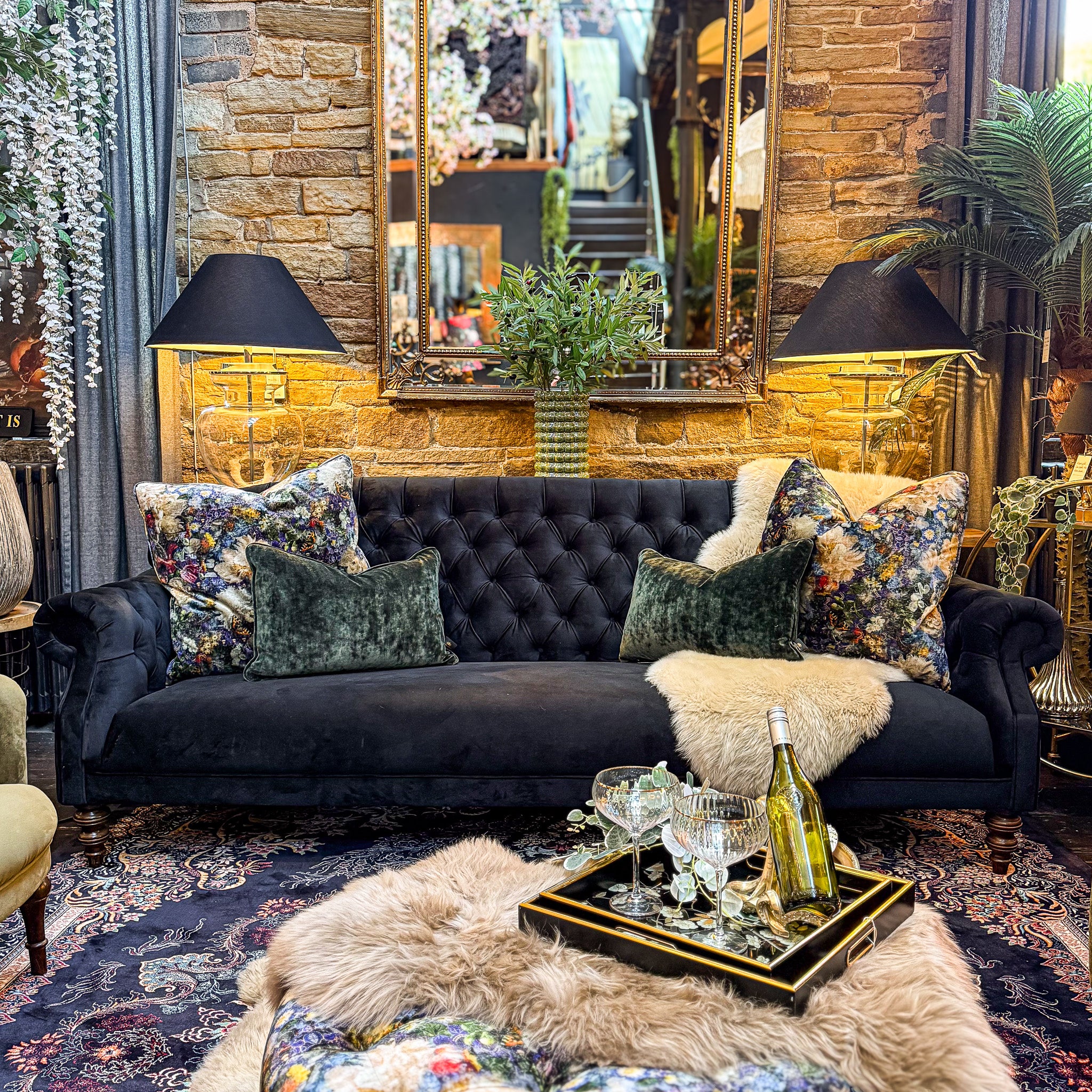 Instock – Vintage Sofa