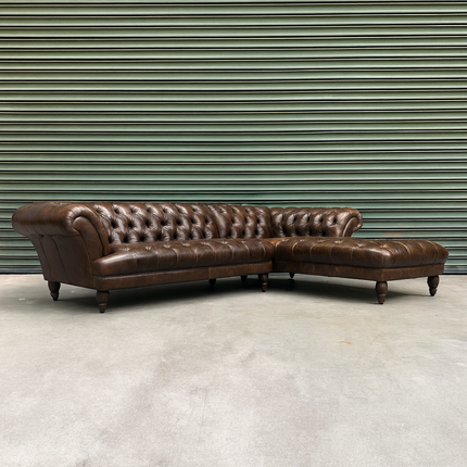 Oskar Italia Chesterfield in Columbus Leather