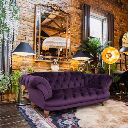 Oskar Italia Chesterfield in Plush Velvet