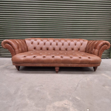 Oskar Italia Chesterfield 4 Seater Sofa in Columbus Leather - Factory Seconds