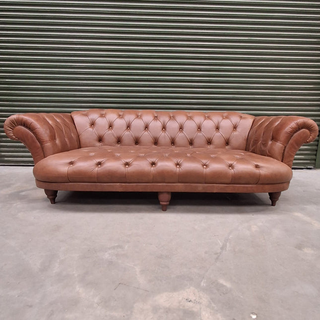 Oskar Italia Chesterfield 4 Seater Sofa in Columbus Leather - Factory Seconds
