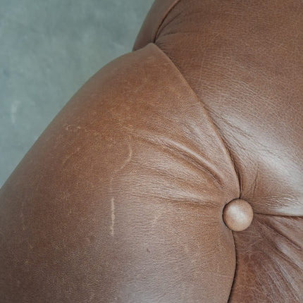 Oskar Italia Chesterfield 4 Seater Sofa in Columbus Leather - Factory Seconds