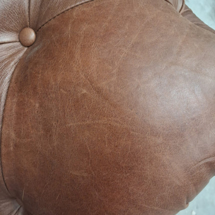 Oskar Italia Chesterfield 4 Seater Sofa in Columbus Leather - Factory Seconds