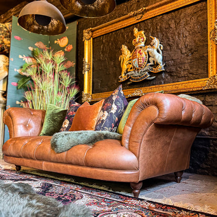 Oskar Italia Chesterfield in Arena Leather