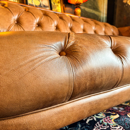 Oskar Italia Chesterfield in Arena Leather
