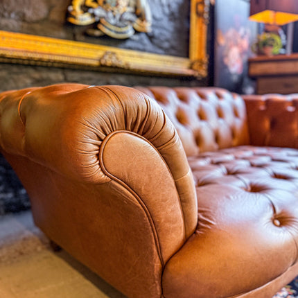 Oskar Italia Chesterfield in Arena Leather