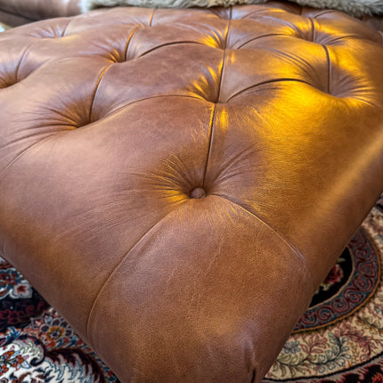 Oskar Italia Chesterfield in Arena Leather