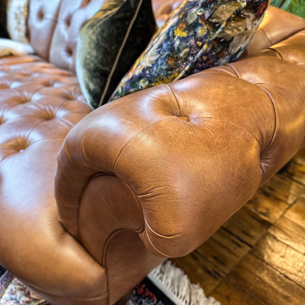 Oskar Italia Chesterfield in Arena Leather
