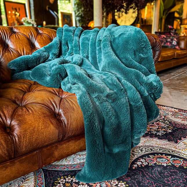 Throw Faux Fur in Green
