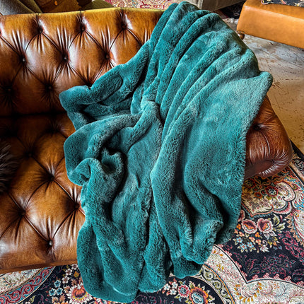 Throw Faux Fur in Green
