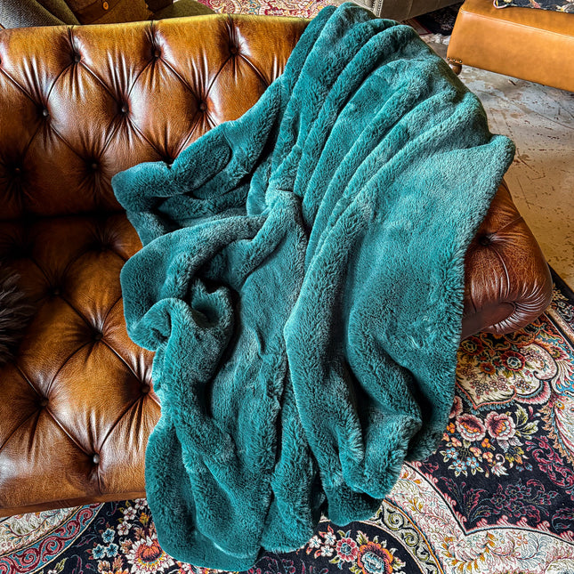 Throw Faux Fur in Green