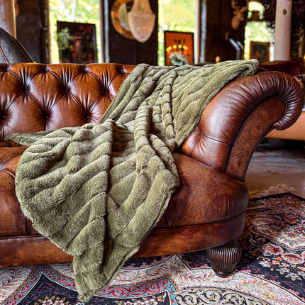 Throw Faux Fur in Ribbed Olive Green