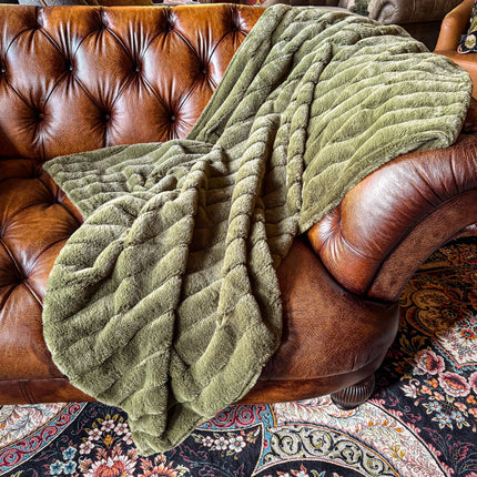 Throw Faux Fur in Ribbed Olive Green