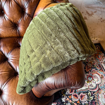 Throw Faux Fur in Ribbed Olive Green