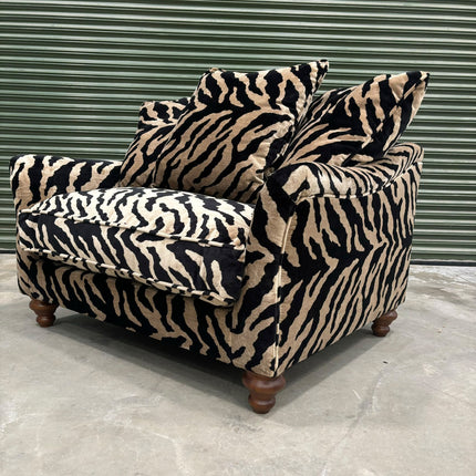 Bugsby Loveseat Snuggler in Zebra Cream (Verbatex) - Factory Seconds