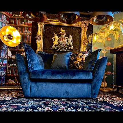 Marnie in Duke Velvet – Vintage Sofa