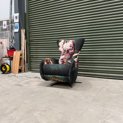 Fama Mondrian Recliner Armchair Motorized Chaos Skull - Clearance