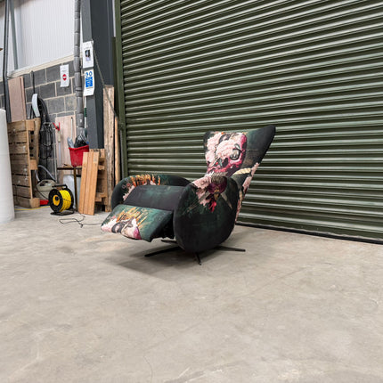 Fama Mondrian Recliner Armchair Motorized Chaos Skull - Clearance