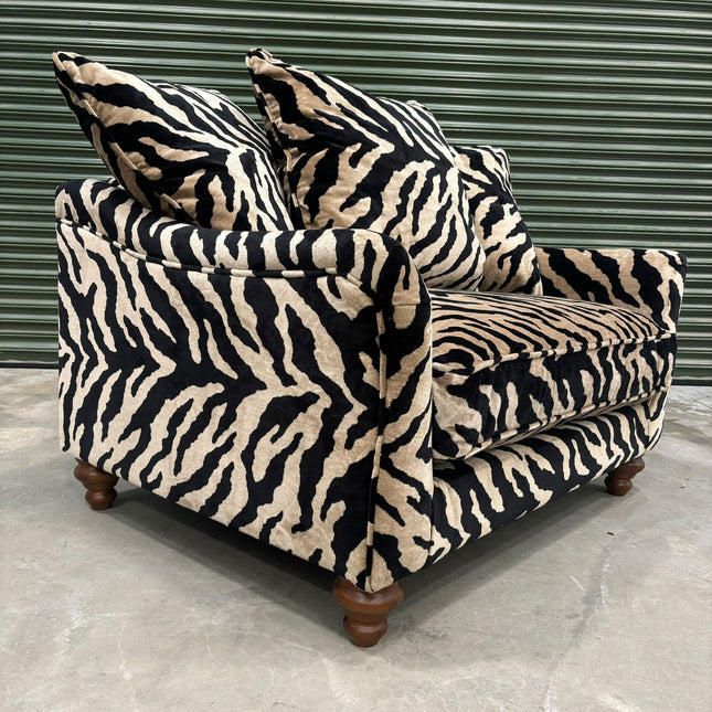 Bugsby Loveseat Snuggler in Zebra Cream (Verbatex) -